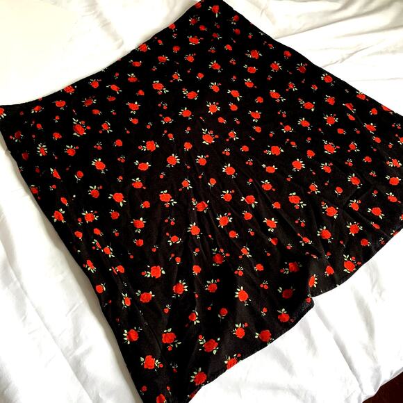 ASOS Floral Rose Pattern Mini Skirt Size 14 - Picture 2 of 7
